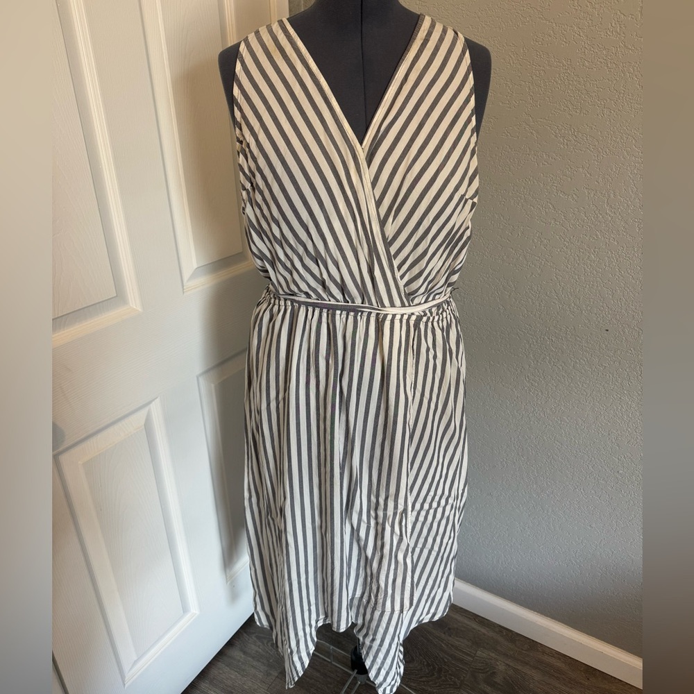Ava & Viv Black and White Striped Midi Dress